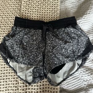 Lululemon Hotty Hot shorts with tie